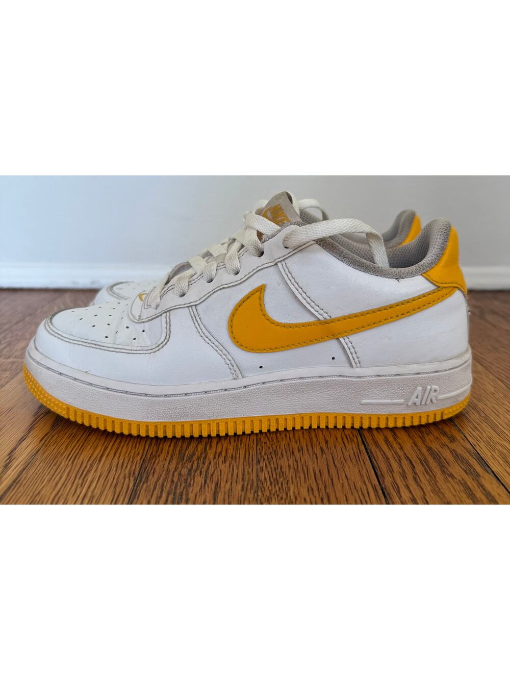 Nike Kids White and Yellow Air Force 1 Shoes Size 4 Big Kid